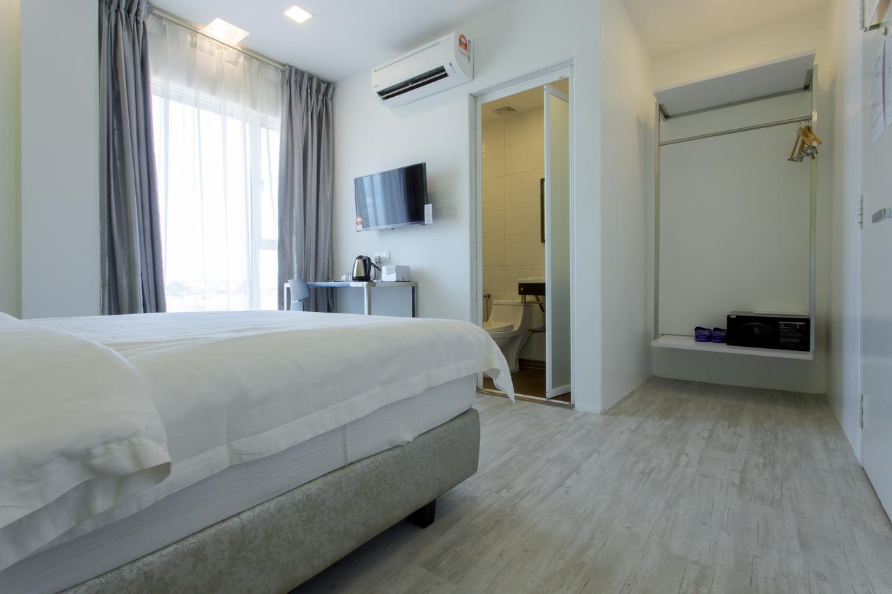 Aloha Hotel Sdn Bhd Pontian Kecil Exterior photo