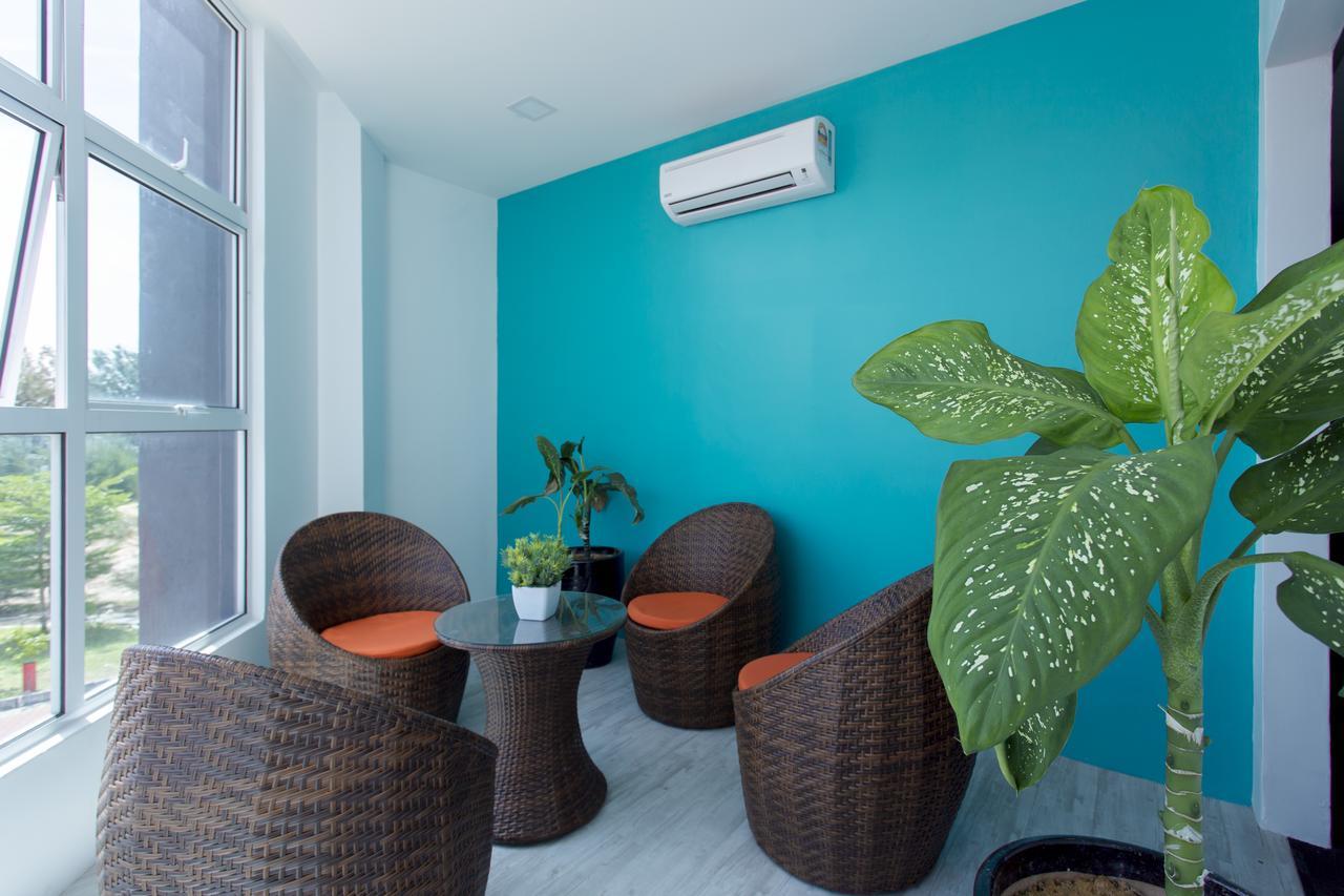 Aloha Hotel Sdn Bhd Pontian Kecil Exterior photo