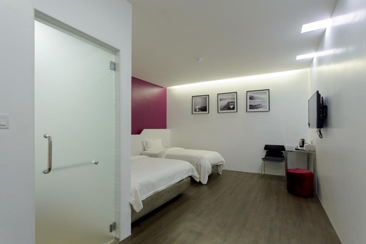 Aloha Hotel Sdn Bhd Pontian Kecil Exterior photo